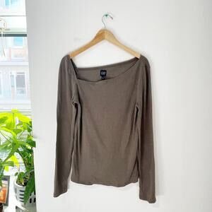 GAP Long Sleeve Scoop Neck Tee in Olive Brown